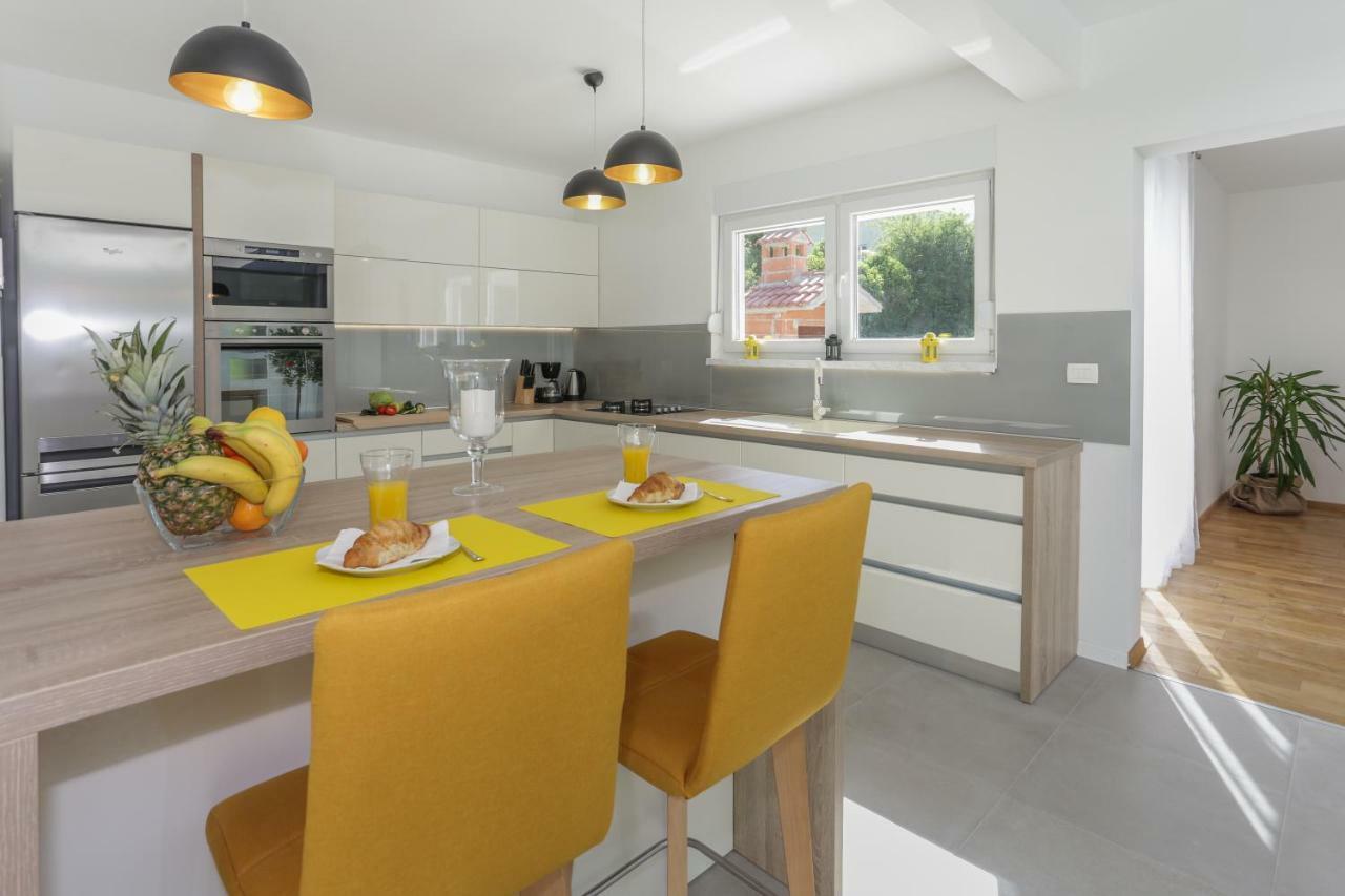 Life - New And Luxury Holiday House Каштела Екстер'єр фото