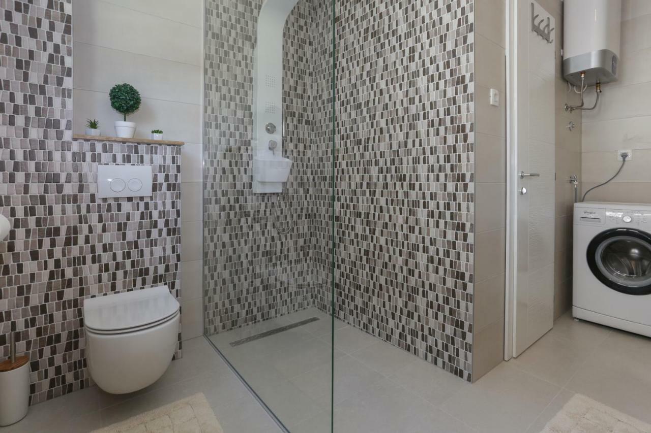 Life - New And Luxury Holiday House Каштела Екстер'єр фото